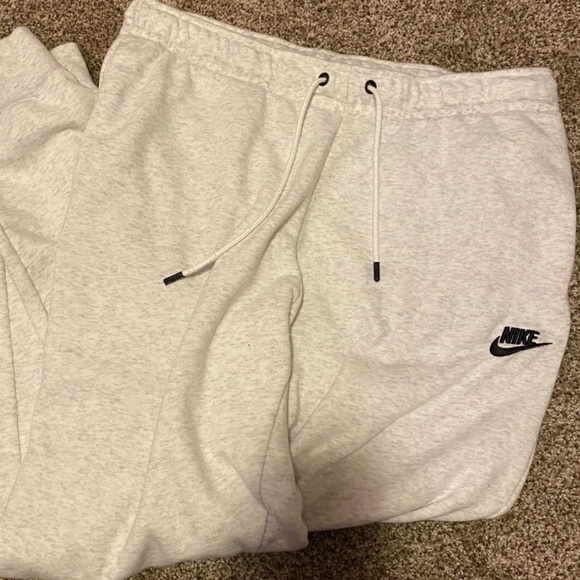 Cute nike sweatpants - Picture 4 of 4